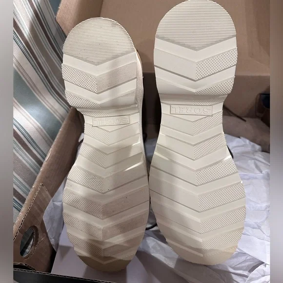 Sorel Hi Line Heel Lace Boots - Picture 7 of 9